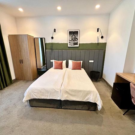 Victoria Rooms Oradea Bagian luar foto