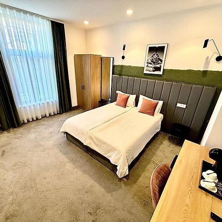 Victoria Rooms Oradea Bagian luar foto
