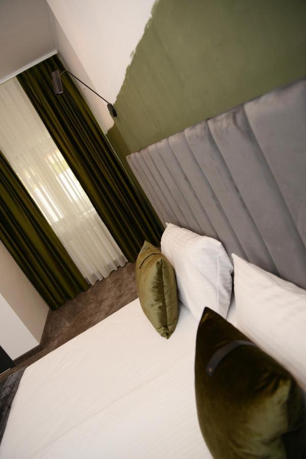 Victoria Rooms Oradea Bagian luar foto