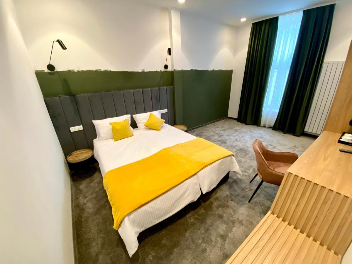 Victoria Rooms Oradea Bagian luar foto
