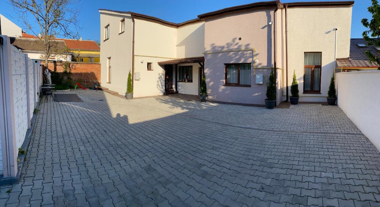 Victoria Rooms Oradea Bagian luar foto