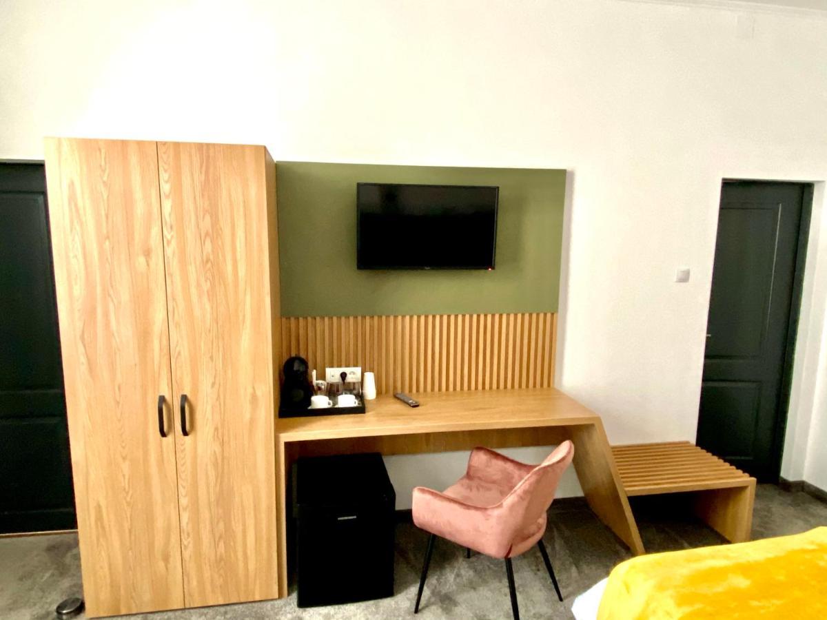 Victoria Rooms Oradea Bagian luar foto
