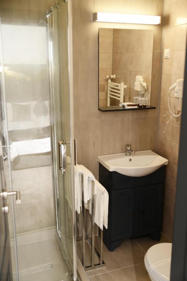 Victoria Rooms Oradea Bagian luar foto