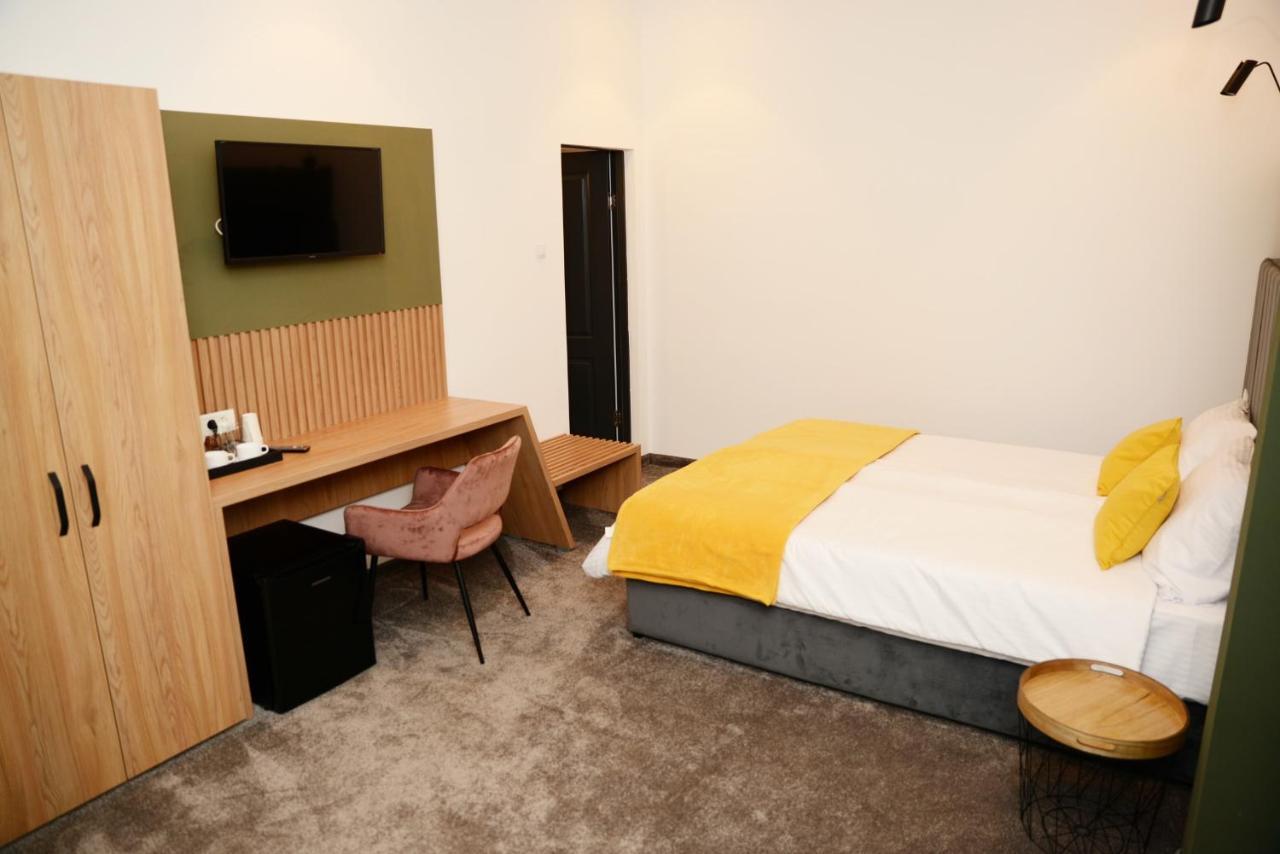 Victoria Rooms Oradea Bagian luar foto