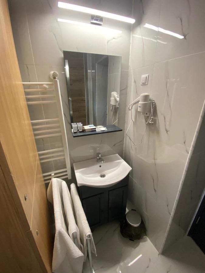 Victoria Rooms Oradea Bagian luar foto