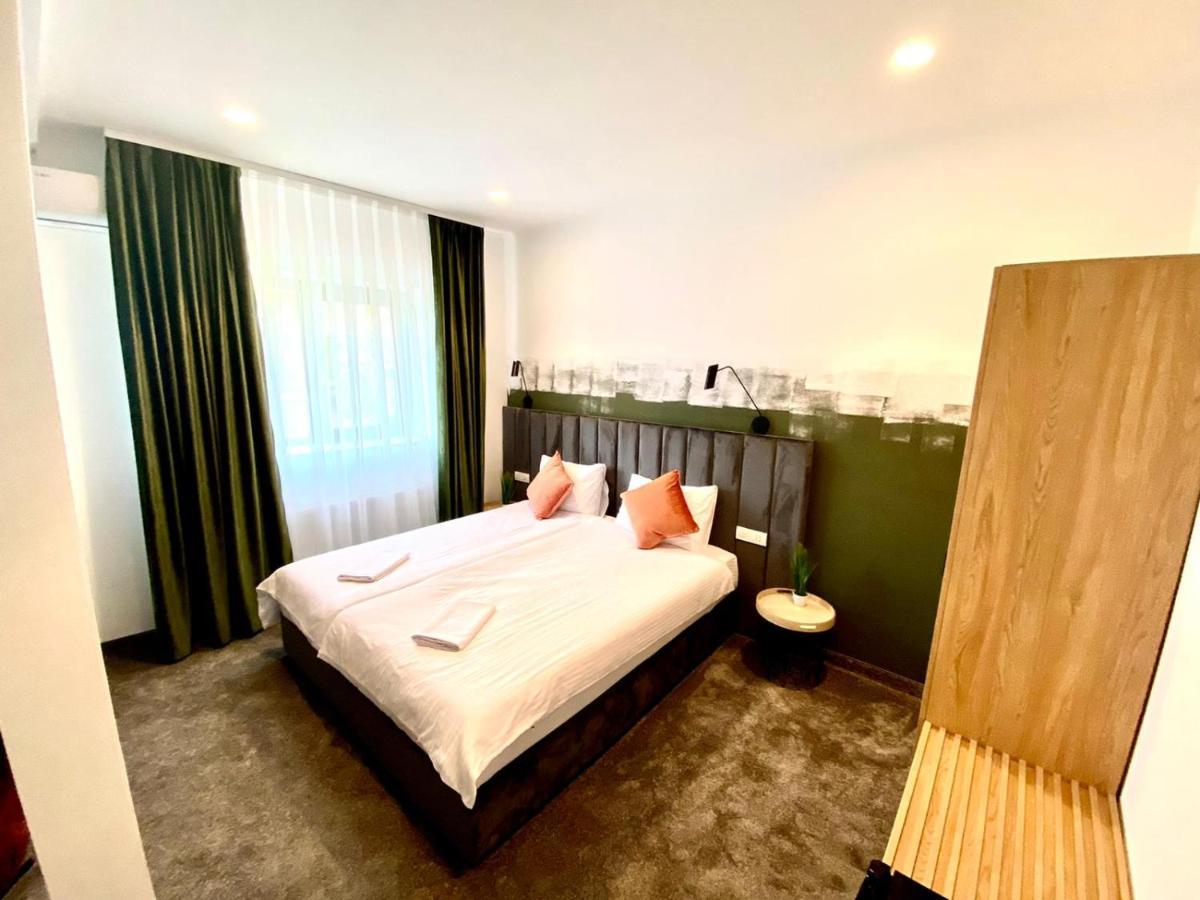 Victoria Rooms Oradea Bagian luar foto