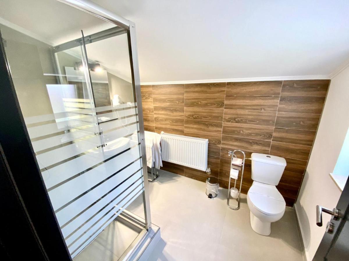Victoria Rooms Oradea Bagian luar foto