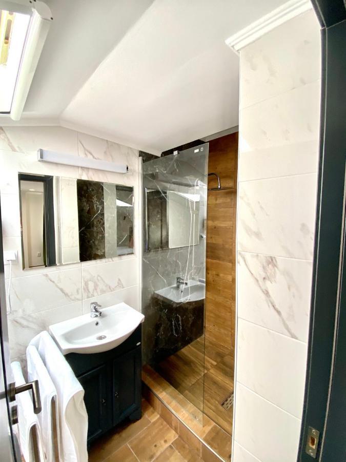 Victoria Rooms Oradea Bagian luar foto