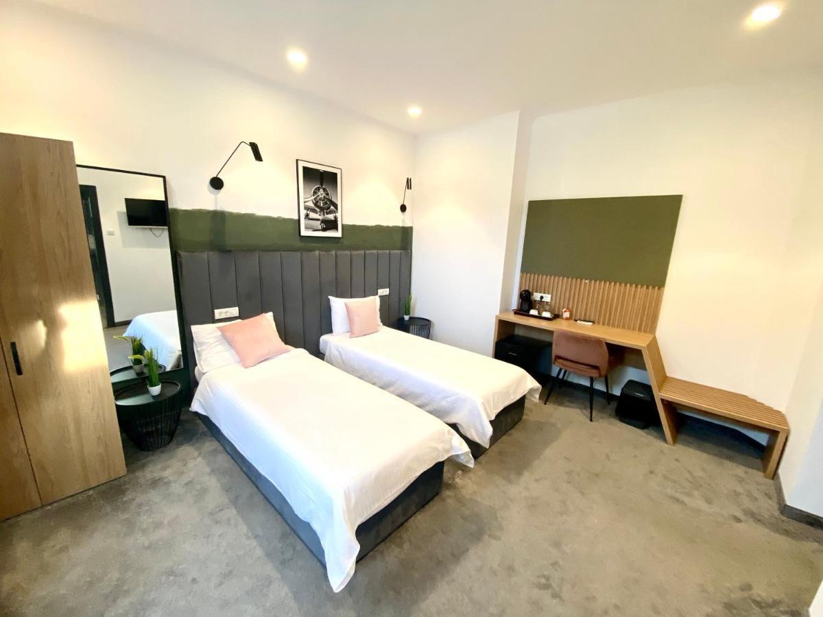 Victoria Rooms Oradea Bagian luar foto