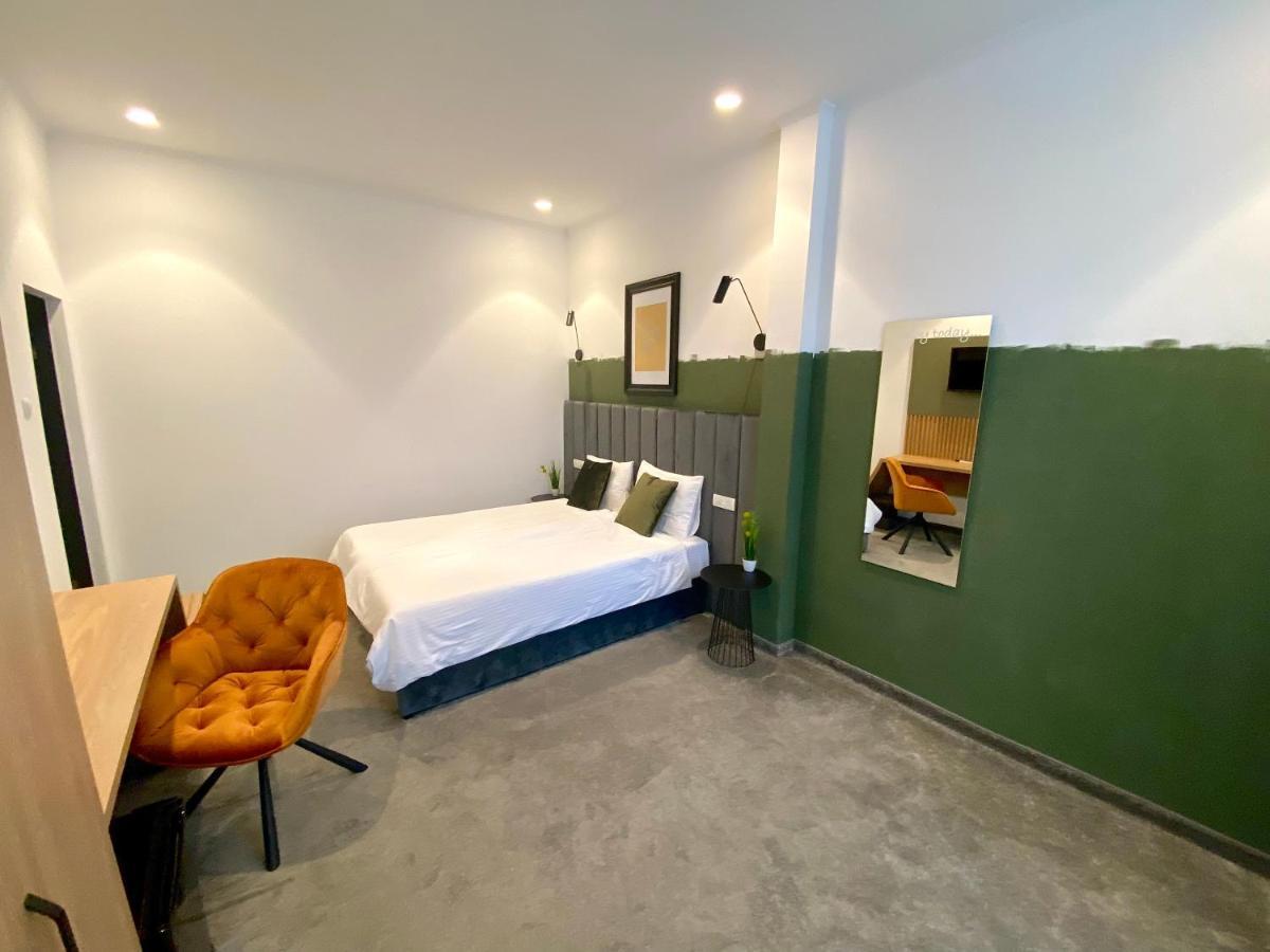 Victoria Rooms Oradea Bagian luar foto