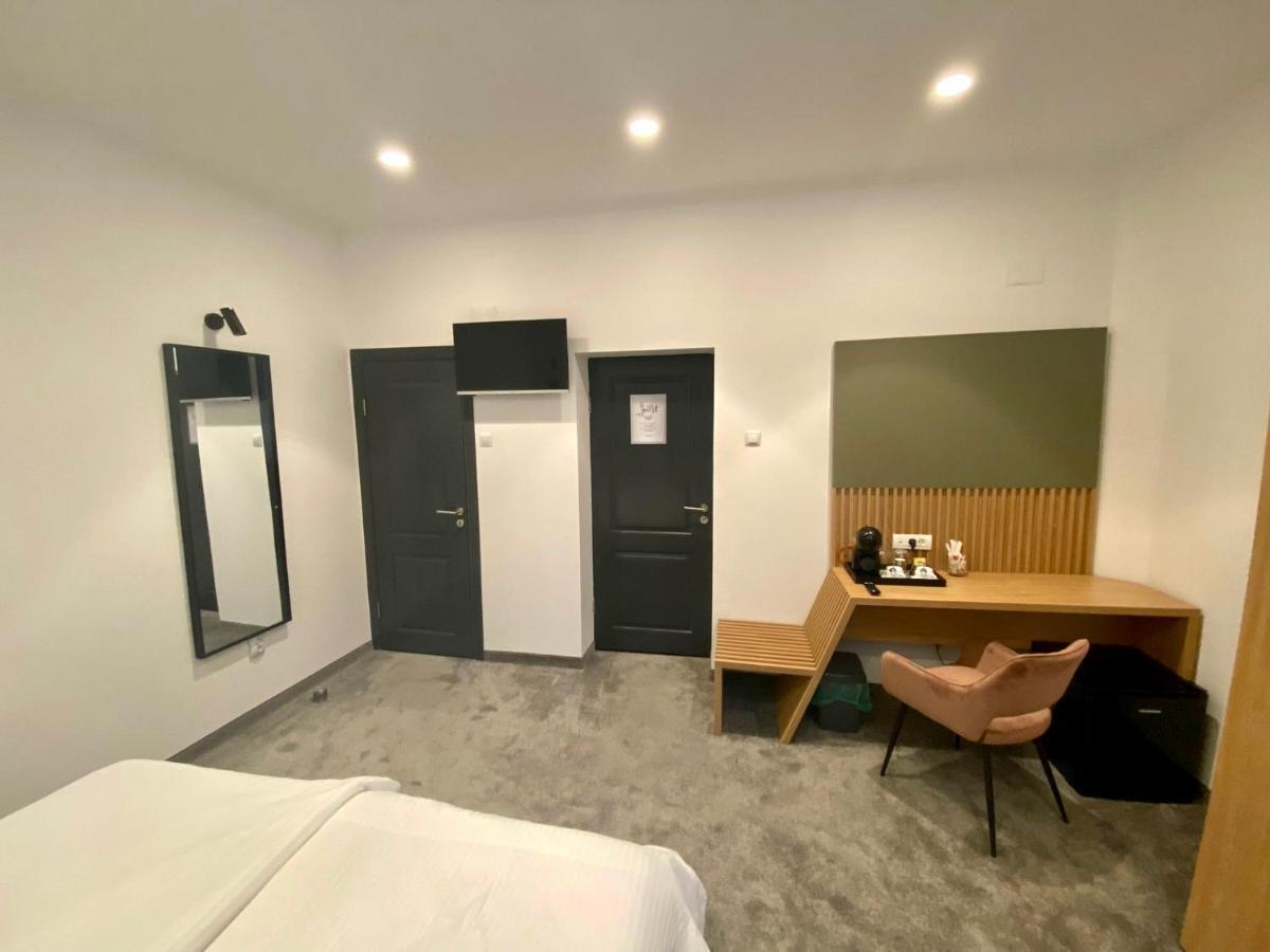 Victoria Rooms Oradea Bagian luar foto