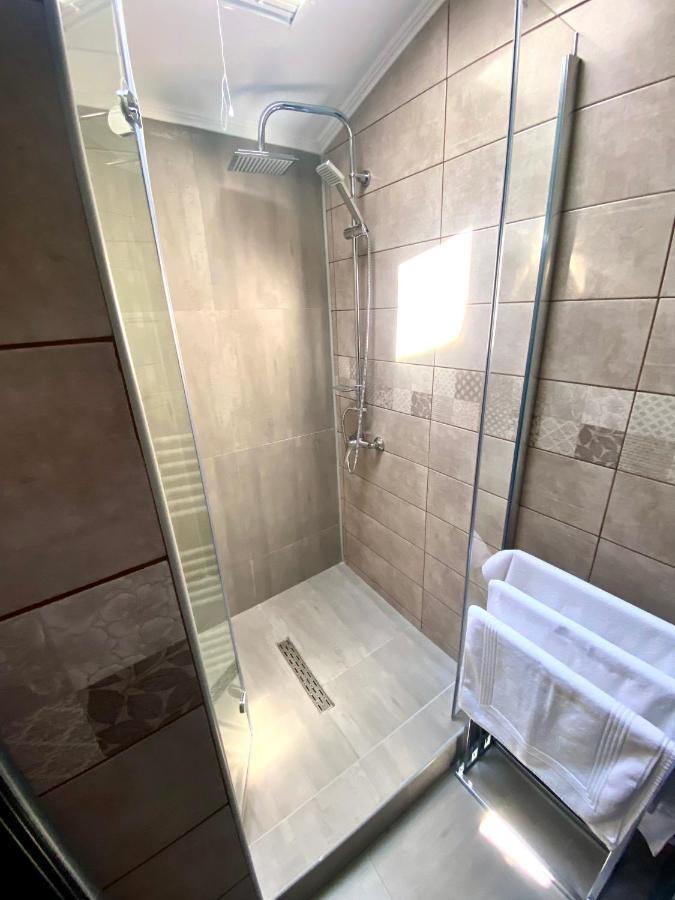 Victoria Rooms Oradea Bagian luar foto