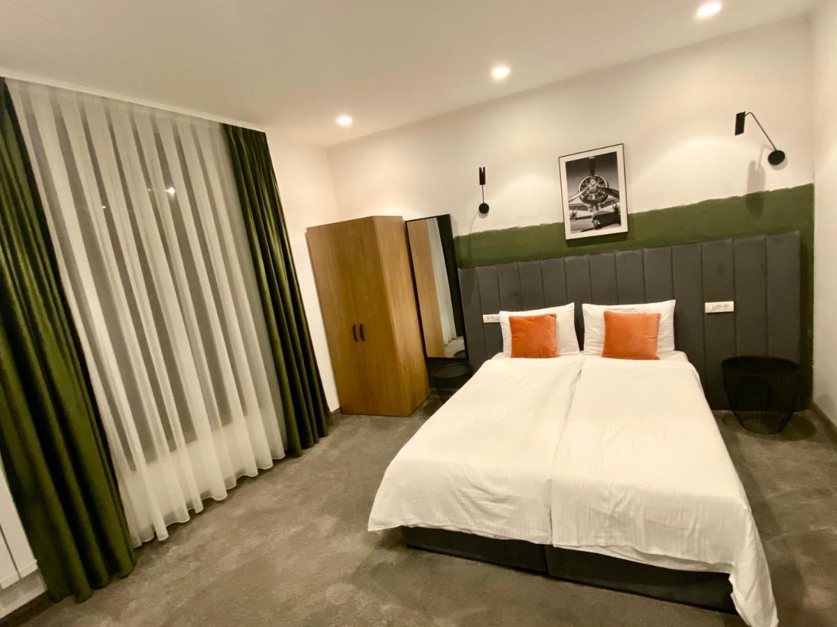 Victoria Rooms Oradea Bagian luar foto